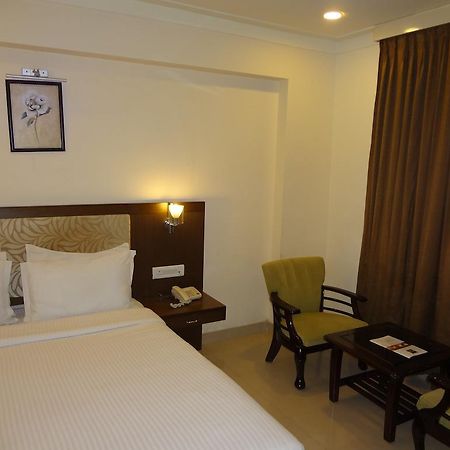Hotel Budhil Park 维沙卡帕特南 外观 照片