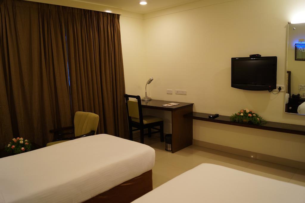 Hotel Budhil Park 维沙卡帕特南 外观 照片