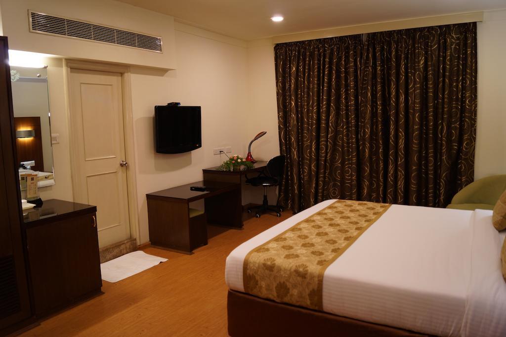 Hotel Budhil Park 维沙卡帕特南 外观 照片