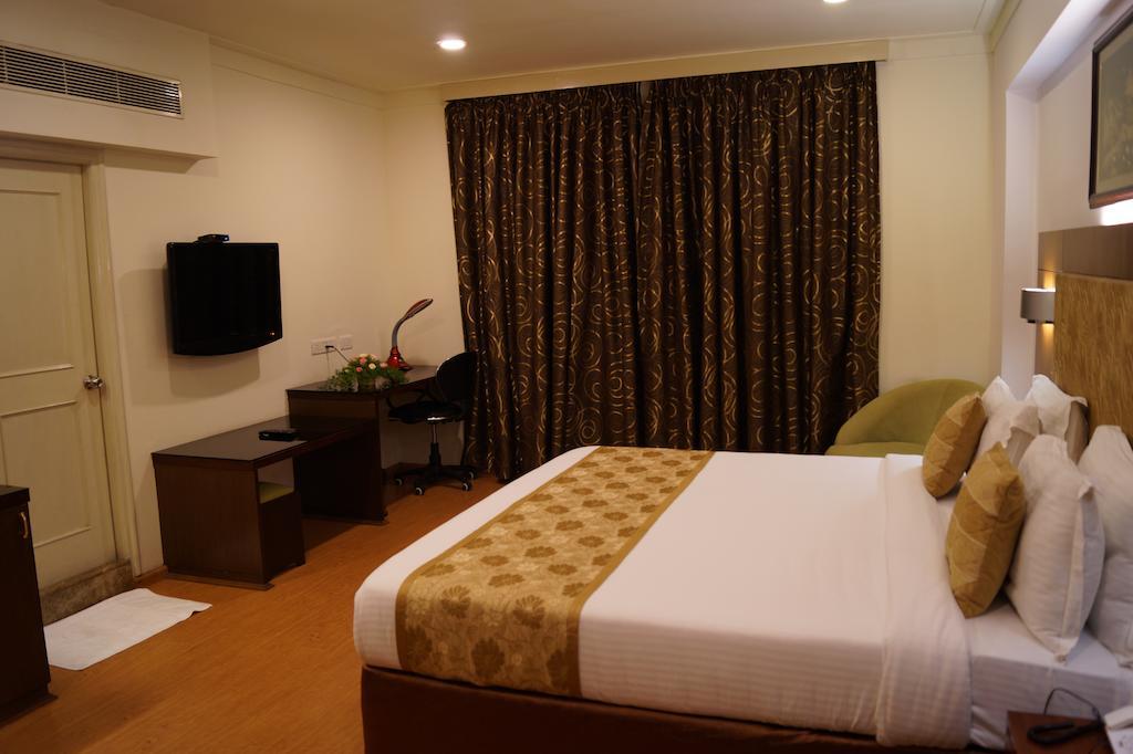 Hotel Budhil Park 维沙卡帕特南 外观 照片