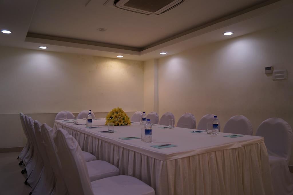 Hotel Budhil Park 维沙卡帕特南 外观 照片