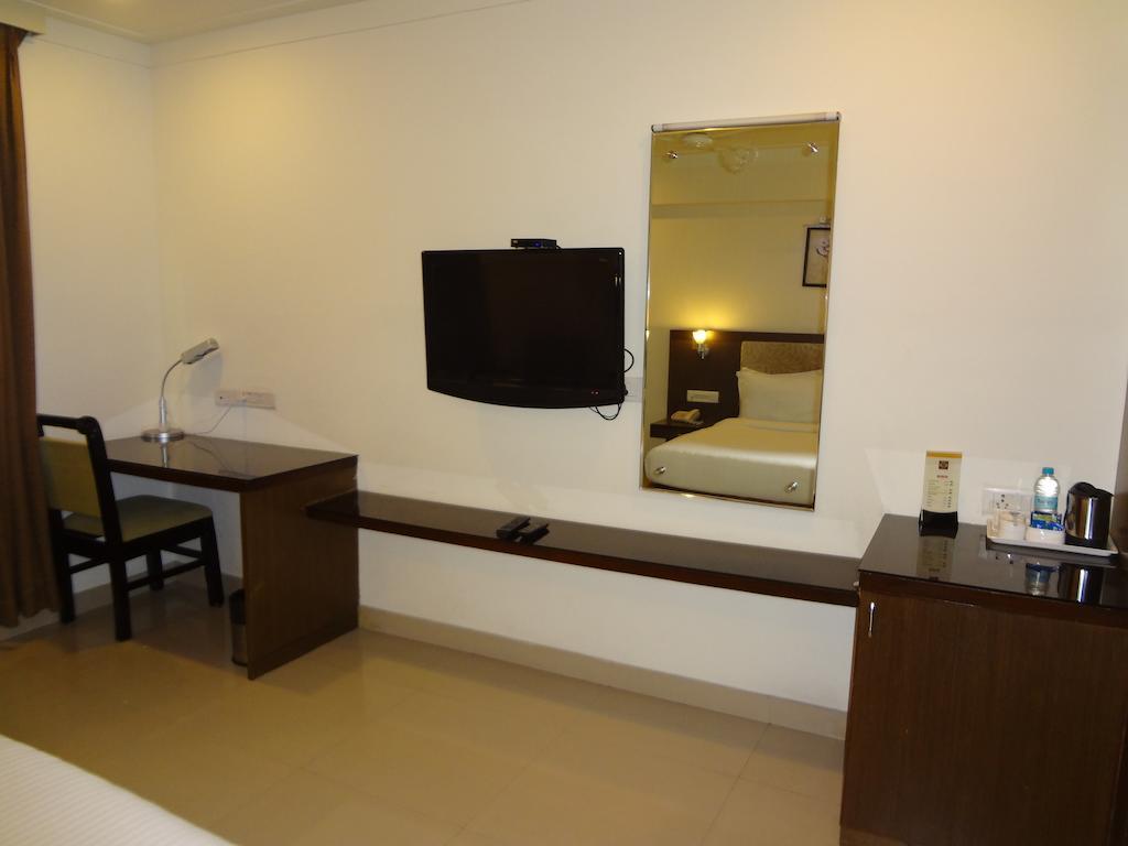 Hotel Budhil Park 维沙卡帕特南 外观 照片