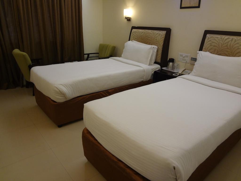 Hotel Budhil Park 维沙卡帕特南 外观 照片