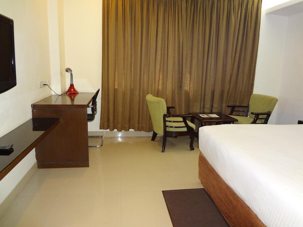Hotel Budhil Park 维沙卡帕特南 外观 照片