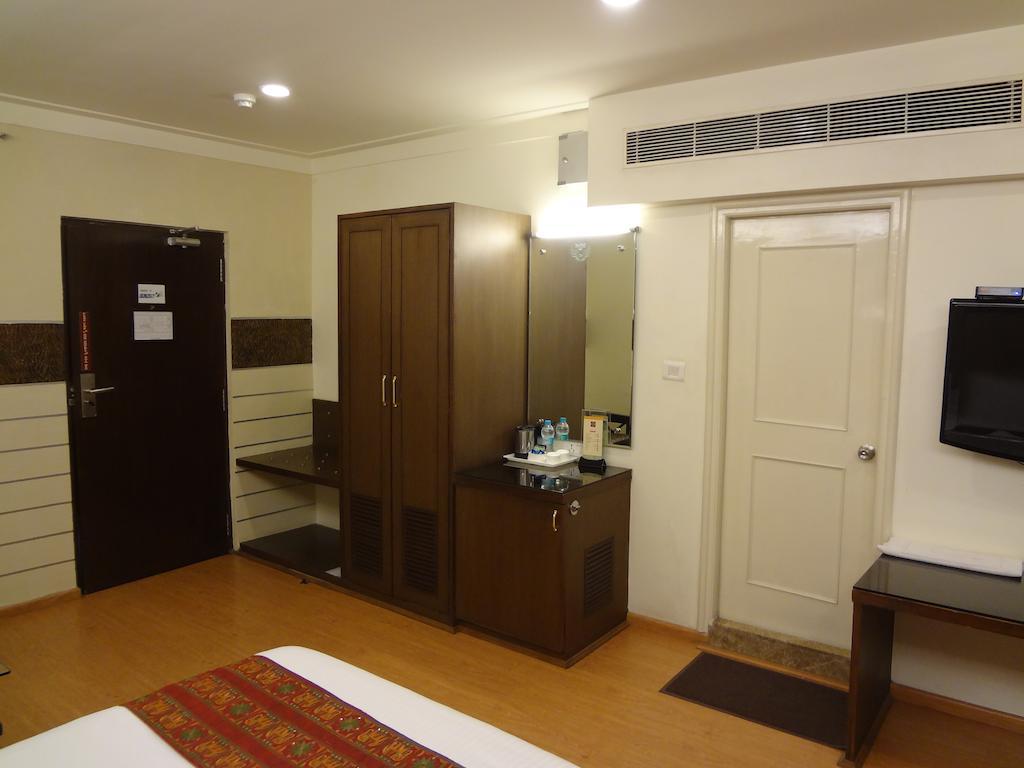 Hotel Budhil Park 维沙卡帕特南 外观 照片