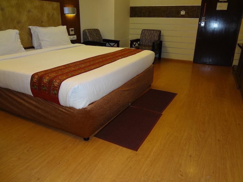 Hotel Budhil Park 维沙卡帕特南 外观 照片