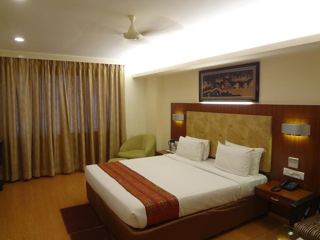 Hotel Budhil Park 维沙卡帕特南 外观 照片